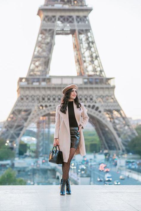 Plus Size Paris Photoshoot, Paris Photo Shoot Ideas, Eiffel Tower Photoshoot Outfit, Pose In Paris, Eiffel Tower Outfit Spring, Paris Winter Photoshoot, Paris Photoshoot Outfit, Paris Dress Outfit, Paris Poses Photo Ideas