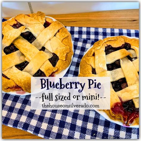 Mini Blueberry Pies, Blueberry Pies, Fresh Blueberry Pie, Mini Pie Recipes, Individual Pies, Blueberry Cobbler, Berry Pie, Butter Pie, Flaky Crust