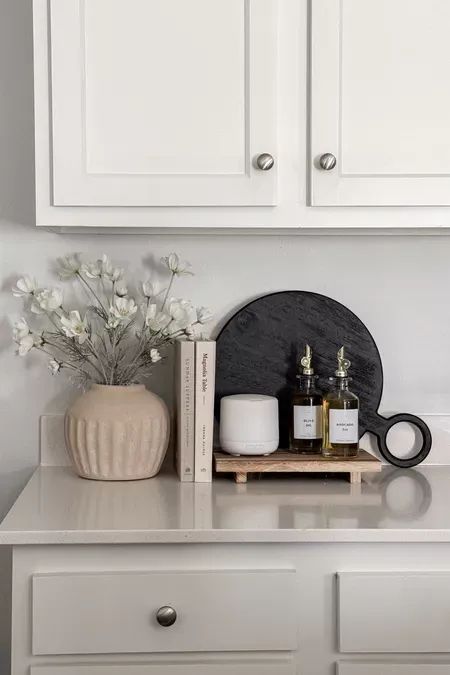 Kitchen Decor Gray Countertops, Too Cabinet Decor, Countertop Decor Ideas Minimalist, Counter Decor Living Room, Boho Farmhouse Kitchen Counter Decor, Simple Modern Kitchen Decor, Olive Oil Kitchen Counter, Neutral Minimalist Kitchen Decor, L Shaped Kitchen Decor