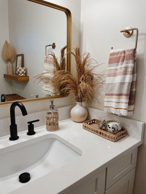 Cozy Boho Bathroom Ideas, Bathroom Pampas Decor, Boho Bathroom White Cabinets, Pampas In Bathroom, Boho Western Bathroom Target, Coastal Boho Interior Bathroom, Cream Boho Bathroom, Cute Boho Bathroom Ideas, Brown Boho Bathroom Ideas