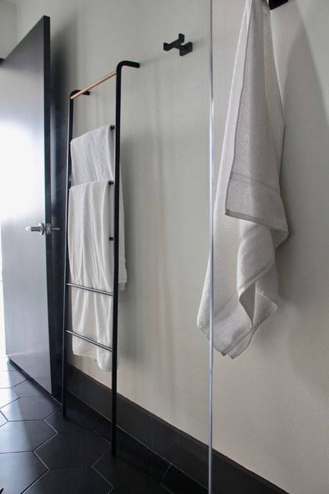 Modern Towel Rack Bathroom, Black Towel Ladder Bathroom, Towel Racks Ideas, Minimalist Towel Rack, Towel Rack In Shower Ideas, Alternative Towel Rack Ideas, Bathroom Ideas Towel Rack, Black Towel Rack Bathroom, Bathrobe Hanging Ideas