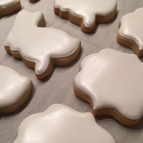 No Fail Royal icing! Plats Healthy, Dessert Aux Fruits, Royal Icing Recipe, Cookie Icing, Cookies Recipes, Icing Recipe, Iced Cookies, Icing Cookies, Sugar Cookies Recipe