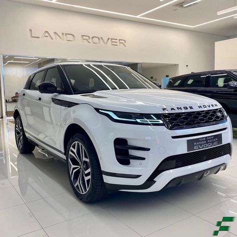 White Range Rover, Dream Cars Range Rovers, Tattoo Car, Luxury Cars Range Rover, White Range, Car Organization, Top Luxury Cars, Lux Cars, Jeep Rubicon