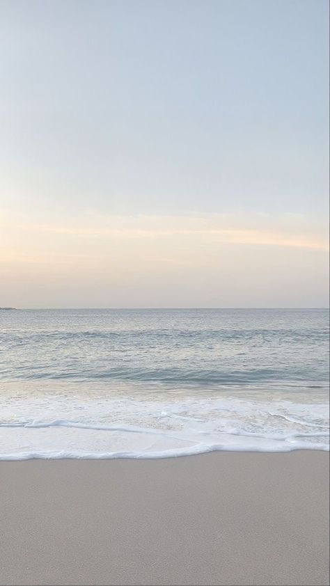 White And Blue Beach Wallpaper, Ios Wallpaper Inspiration, 2024 Phone Background, Beach Pictures Backgrounds, Clean Aesthetic Photos, Beach Wallpaper Phone, Ocean Aesthetic Wallpaper Ipad, White Summer Wallpapers, Clean Widgets Aesthetic