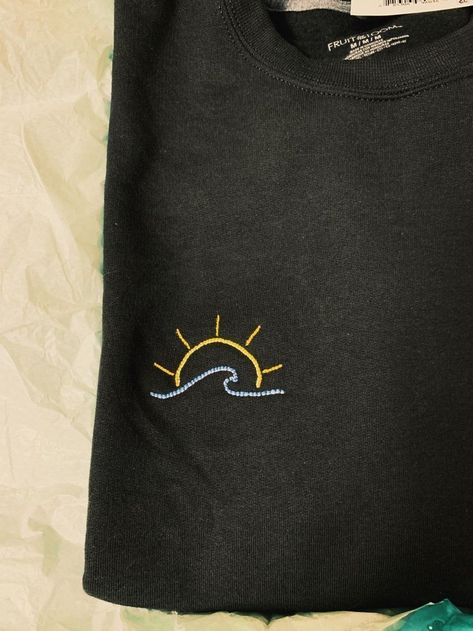 Sun And Wave Embroidery, Easy T Shirt Embroidery, Imbrodri Design On Shirt, Black Sweatshirt Embroidery Ideas, Embroidered Waves Simple, Easy Embroidery Sweatshirt, Easy Diy Embroidery Patterns, Embroidery Waves Simple, Simple Wave Embroidery