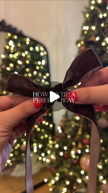 Rachel Meaders | Amazon Finds on Instagram: "How to tie a perfect bow!🎄 Save this video to refer back to when you’re decorating & wrapping for Christmas!🎅🏼 #christmas2023 #christmasdecor #christmastree #christmasornaments #christmasdecorations #holidaydecor #holidaydecorating #holidaydecorations #wrapping #wrappingpresents #wrappinggifts #giftguide #bow #amazonfinds #amazonmusthaves" How To Tie Ribbon Bows For Christmas Tree, How To Tie Bow On Christmas Tree, Christmas Stockings With Ribbon, Christmas Bow Wrapping, How To Tie Ornament Ribbon, Tie Velvet Ribbon Bow, Christmas Bow For Presents, How To Make Bows With Ribbon Videos, How To Attach Bows To Christmas Tree