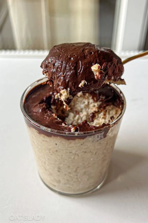 Healthy Desserts Aesthetic, Breakfast Recipes Aesthetic, Overnight Oats Aesthetic, Overnight Oats With Chocolate, Oat Shake, Oats With Chocolate, Aesthetic Food Healthy, Aesthetic Food Pictures, Overnight Oat Recipe