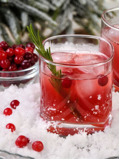 Drunken Reindeer Drink, Crockpot Chicken Cacciatore, Fall Pies Recipes, Fall Pies, Drink Syrups, Spring Brunch, Rosemary Sprigs, Summer Snacks, Veggie Side Dishes