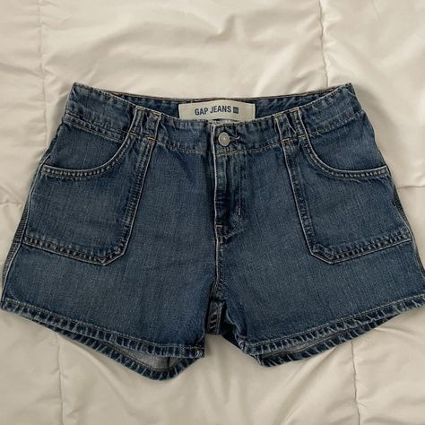 GAP Denim Cargo shorts - vintage Perfect condition... - Depop Vintage Shorts Women, Shorts Denim Outfit, Thrift Finds Clothes, Gap Clothes, Denim Cargo Shorts, Shorts Aesthetic, Denim Shorts Outfit, Summer Bottoms, 90s Shorts