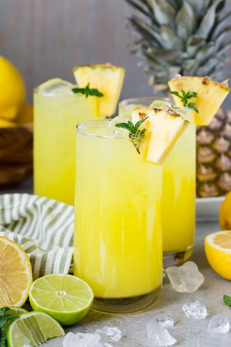 Pineapple Lemonade, Drink Recipes Nonalcoholic, Homemade Lemonade, Fancy Drinks, Meal Prep Bowls, Lemonade Recipes, Fruit Drinks, Healthy Smoothie, Delicious Cocktails