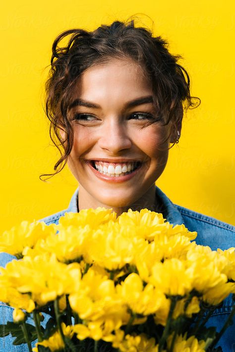 Colorful Headshots, Fun Headshots, Headshots Ideas, 1st Photoshoot, Chrysanthemum Bouquet, Headshot Ideas, Yellow Chrysanthemum, Smiling People, Smiling Woman