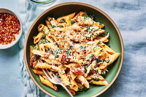 Spinach-And-Sun-Dried Tomato Pasta Dried Tomato Pasta, Sun Dried Tomato Pasta, Tomato Pasta Recipe, Breakfast Party Foods, Easy Dinner Casseroles, Roast Chicken Leftovers, Sun Dried Tomatoes, Tomato Pasta, Dried Tomatoes