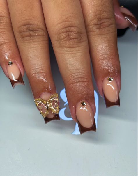 Brown Nails And Gold, Brown French Tip Acrylic Nails Short, Pink And Brown Nails Short, Thanks Giving Nails Short, Cute Brown French Tip Nails, Brown Gold French Tip Nails, Brown Short Acrylic Nails, Brown Nails With Butterflies, Brown Short Nails Design