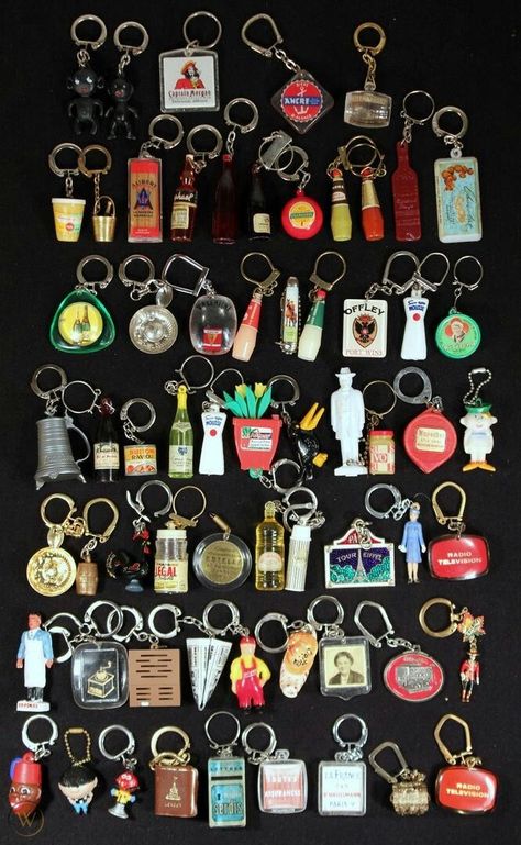 Vintage Keychains, Christmas Inspo, Hobbies, Holiday Decor, Christmas, Gifts