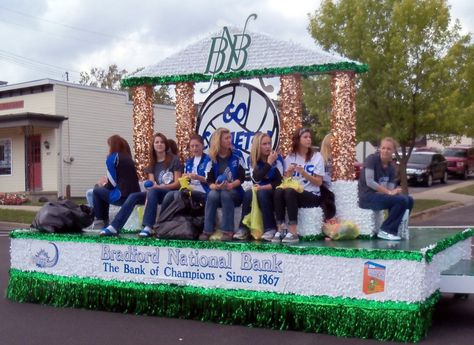 BNB sponsers the Lady Comets Volleyball float during homecoming week Bank Parade Float Ideas, Volleyball Floats For Parade, Volleyball Parade Float Ideas, Homecoming Float Ideas, Homecoming Floats, Parade Ideas, Homecoming Court, Homecoming Week, Homecoming Parade