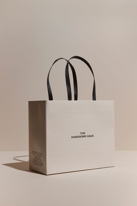 Minimalist Packaging Ideas, Paper Bag Design Branding, Black And White Branding, Luxury Paper Bag, Luxury Box Packaging, Shopping Bag Design, Paper Bag Design, Luxury Packaging Design, Packaging Ideas Business