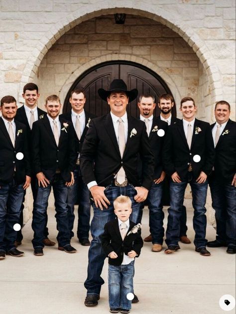 Groom Country Wedding Attire Jeans, Blue Jean Groomsmen Attire, Bridal Party And Groomsmen Photos, Western Groomsmen Attire Black, Western Tuxedo Wedding, Wedding Jeans Groomsmen, Grooms Attire Rustic, Farm Wedding Groom Attire, Groomsmen Country Attire