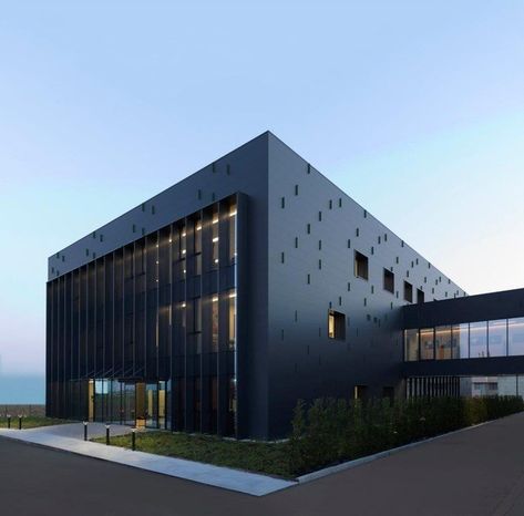 Factory Architecture, Office Building Architecture, Factory Facade Design, Factory Facade, Private Clinic, Black Building, Facade Architecture Design, Warehouse Design, Facade Cladding