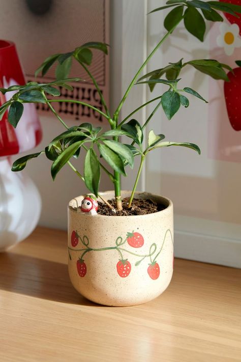 Fruit House Decor, Strawberry Home Decor, Strawberry Room Decor, Plant Sunroom, Cute Pots For Plants, Urban Outfitters Kitchen, Strawberry Kitchen Decor, Cute Plant Pots, Plant Pottery