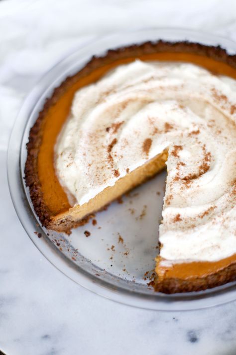 Homemade Pumpkin Pie with Gingersnap Crust is a fun twist on the classic from scratch pumpkin pie! This easy recipe starts with a gingersnap crust and is finished off with a spicy whip cream! Click through to grab the recipe for your fall gathering! Ginger Snap Crust, Pumpkin Chiffon Pie, Layered Pumpkin Cheesecake, Grasshopper Pie, Pineapple Pie, Gingersnap Crust, Pumpkin Pie Cheesecake, Cheesecake Pie, Best Pie