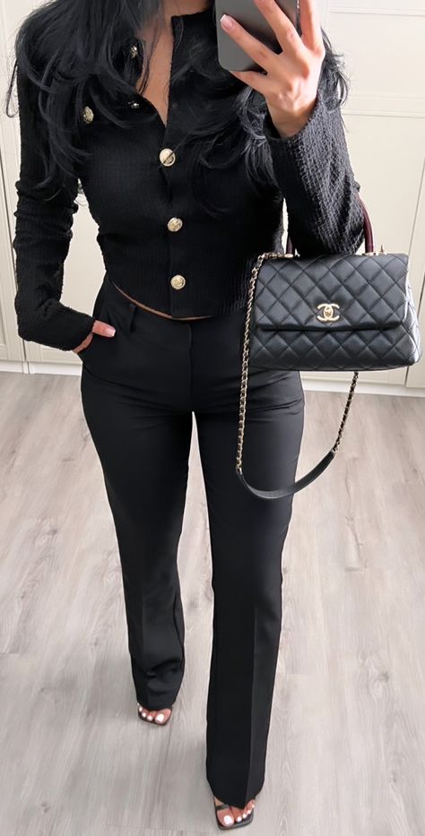 Mode Gossip Girl, Cute Professional Outfits, Corporate Baddie, Mode Zara, Professional Outfits Women, Business Outfits Women, Stylish Work Attire, Corporate Outfits, Office Setting