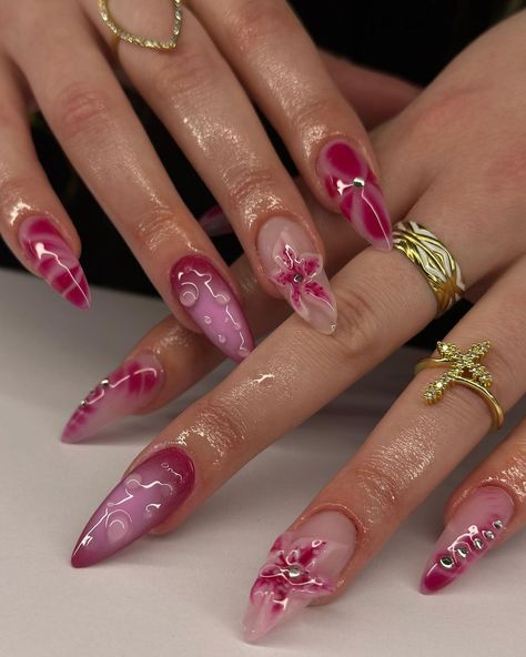 𝖣𝖨𝖫𝖠𝖱𝖠 𝖲𝖤𝖭𝖦𝖴𝖫🫧 | 🐙 | Instagram In Trend Nails, Nail Design Trends 2024, Nails Freestyle Design, Summer Duck Nails Acrylic, Flower Almond Nail Designs, Nail Designs Trending Now 2024, Nails With Cool Designs, Nail Design Ideas 2024, Long Almond Nails Summer