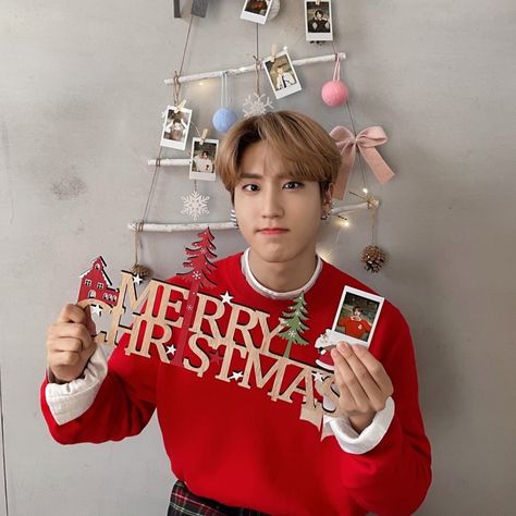 #han #jisung #icon #christmas #pfp Han Christmas Pfp, Kpop Christmas Icons Stray Kids, Han Jisung Christmas, Han Christmas, Straykids Christmas, Han Jisung Icon, Icon Christmas, Christmas Pfp, Christmas Apps