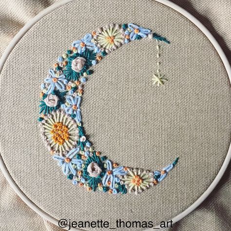 #handmade #embroidery #floralmoon by @jeanette_thomas_art.   Check out more at: http://www.sites.google.com/view/jeanettethomasart  #embroiderypatterns #embroideryart #embroiderydesigns #handembroidery #embroideryhoop #moon #flowers #diy Moon And Flower Embroidery, Moon Flower Embroidery, Etsy Embroidery Patterns, Embroider Moon, Moon Embroidery Pattern, Artsy Embroidery, Moon Embroidery Design, Embroidered Moon, Free Hand Embroidery