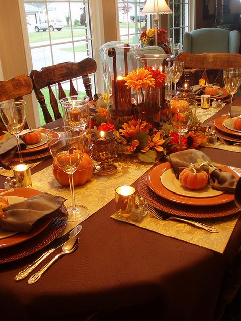 Thanksgiving table - I like this one too ... Thanksgiving Dining, Canadian Thanksgiving, Thanksgiving Dinner Table, Fall Table Settings, Fall Thanksgiving Decor, Thanksgiving Traditions, Thanksgiving Table Settings, Thanksgiving Tablescapes, Thanksgiving Centerpieces