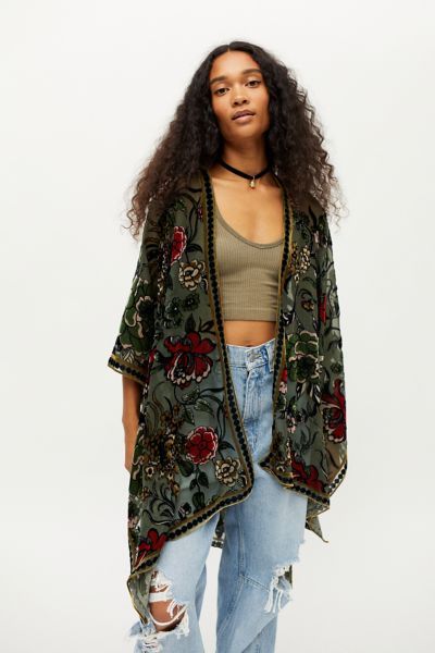 Eclectic Clothing Style, Eclectic Clothing, Velvet Kimono, Gucci Bags, Family Picture Outfits, Urban Outfitters Tops, Picture Outfits, Kimonos, Jordan