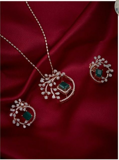 Pendant Sets Indian Gold, Stone Pendent Designs, Small Pendent Set Diamond, Diamond Pendent Set Design, Latest Diamond Pendant Sets, Pendent Set Gold, Real Diamond Pendant Set, Pendent Set, Real Diamond Earrings