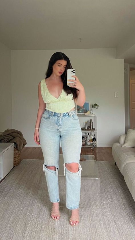 Plus Size Outfit Ideas 2023, Mid Size Outfit Ideas Summer, Trendy Curvy Outfits Summer, Summer Outfit Curvy 2023, Mid Size Curvy Outfits, Spring Fits Plus Size, Summer Fits Curvy, Medium Size Body Outfits Summer, Medium Girls Body Outfits