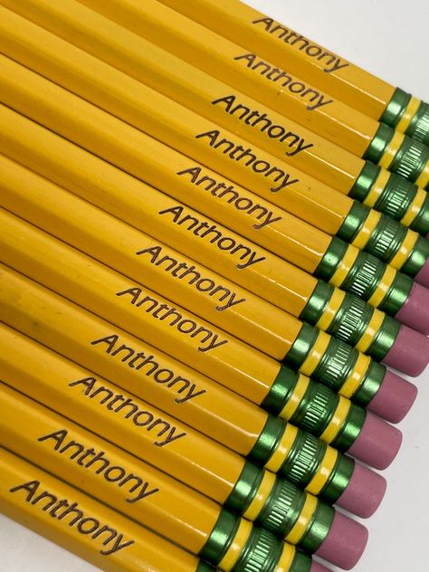 School Supplies Pencils, Engraved Pencils, School Products, Engraved Ornaments, Personalized Pencils, Wine Tags, Graphite Pencils, Back To School Supplies, Wine Gifts