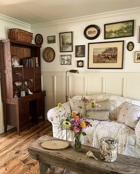 Vintage Ranch House Decor, Vintage Inspired Living Room, Vintage Home Aesthetic, Cottagecore Living Room Ideas, Cottagecore Living Room, Cottagecore Living, Cottagecore Home, Casa Vintage, Style Cottage