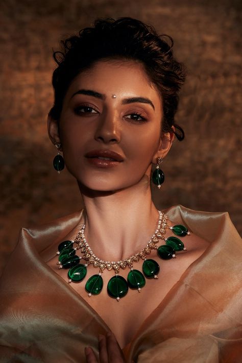 Contemporary Bridal Jewellery, Inexpensive Jewelry, Contemporary Necklace, Jewelry Set Design, Indian Jewellery Design Earrings, Antique Jewelry Indian, Bridal Jewelry Collection, Tarun Tahiliani, Indian Jewelry Sets