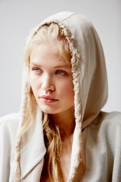 Character Inspiration Female Blonde, Character Inspiration Female, Blonde Female, Gallagher Girls, Layered Hoodie, Female Character Inspiration, Natural Blondes, Gorgeous Eyes, Blonde Women