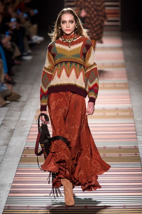 Etro Fall 2018 Moda Hippie, Mode Hippie, Stil Boho, Mode Boho, Winter Boho, Bottom Jeans, Cooler Look, Knitwear Fashion, Look Vintage