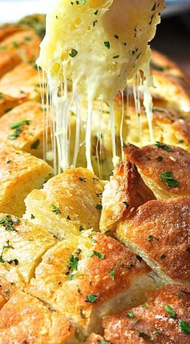 Cheesy Garlic Pull Apart Bread - Ooey gooey Mozzarella cheese melted between a crusty Vienna bread loaf with warm melted butter mined garlic and seasoned to perfection with fresh parsley. Bread Pull Apart, Cheesy Garlic Bread, Pull Apart Bread, Dinner Appetizers, Crumpets, Pull Apart, Garlic Bread, Bagels, Finger Food