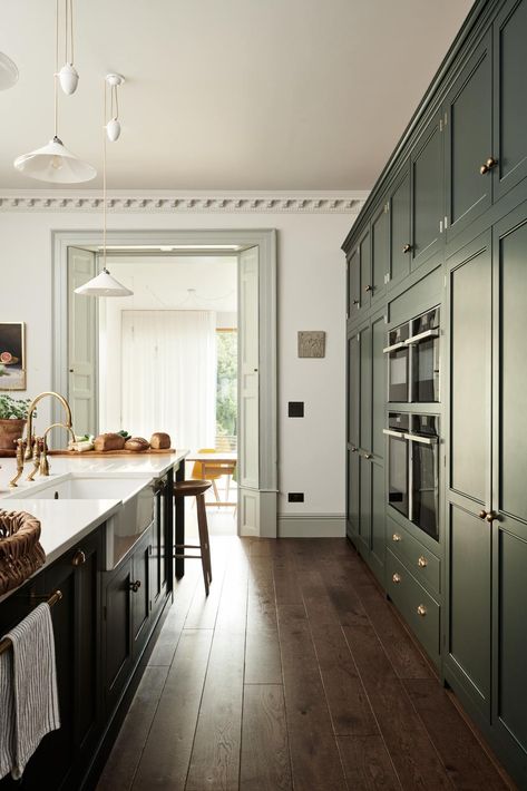 The Charnwood Forest Kitchen | deVOL Kitchens Classic English Kitchen, Beautiful Pantry, Georgian Furniture, Devol Kitchens, Country Kitchen Designs, English Kitchens, Integrated Appliances, Shaker Kitchen, Classic Kitchens