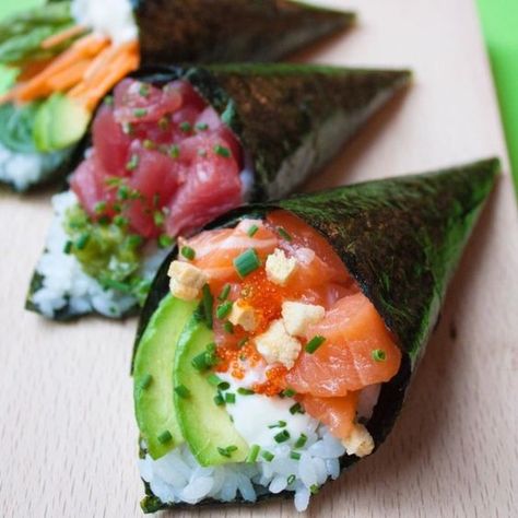 Sushi Burger, Sushi Roll Recipes, Japanese Food Sushi, Nigiri Sushi, Best Sushi, Get Ripped, Sushi Recipes, Sushi Restaurants, Sushi Rolls