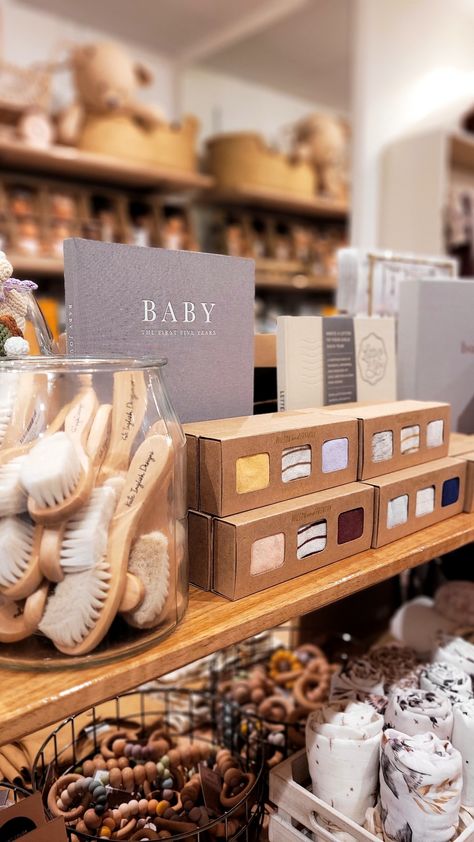 Baby Boutique Display, Baby Store Display, Kids Clothing Store Design, Ikea Baby, Baby Hampers, Baby Table, Retail Store Interior Design, Baby Products Packaging, Baby Goods