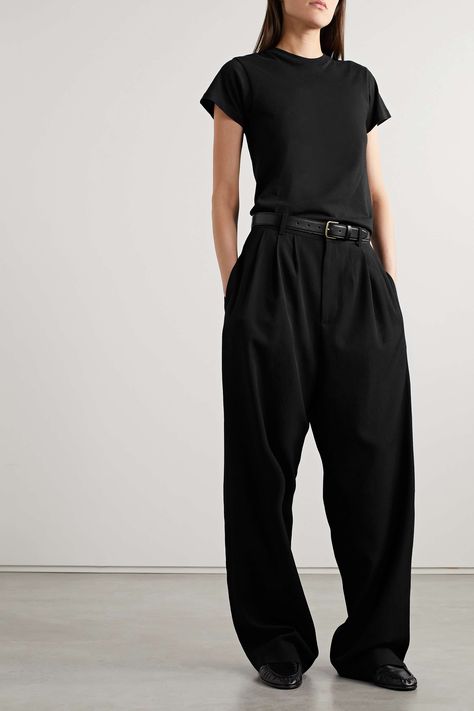 The Row Inspired Outfits, Minimalistic Outfit Women, Minimal Outfits For Women, The Row Style, Black Minimalist Outfit, Black Pants Outfit, Kardashian Outfit, All Black Fashion, Black Jeans Outfit