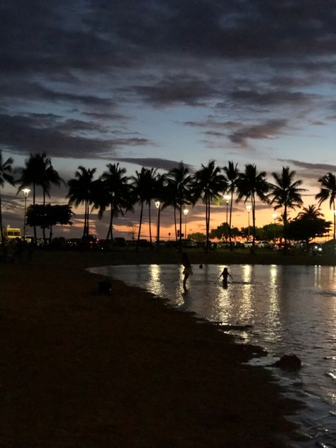 #beach #hawaii #sunset #night #aesthetic #chicken Sunset Night Aesthetic, Beach At Night Aesthetic, Dark Beach Aesthetic, Beach Night Aesthetic, Night Beach Aesthetic, Hawaii Aesthetic Night, Hawaii Night, Hawaii At Night, Summer Nights Aesthetic Beach