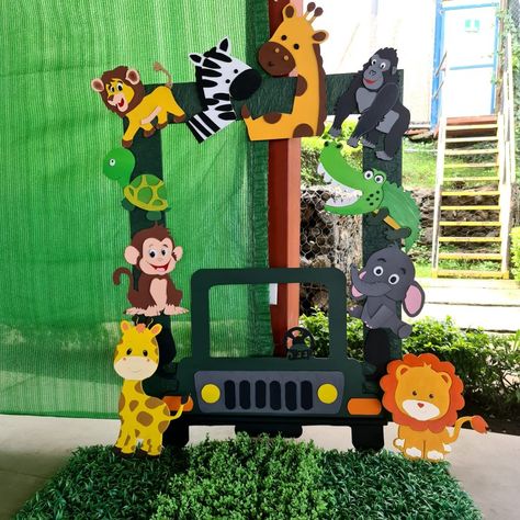 Wild One Photo Booth, Jungle Animals Birthday Party, Jungle Party 1st Birthday, Jungle Theme Birthday Party Diy, Jungle Theme Backdrop Ideas, Jungle Theme Games For Kids, Zoo Themed Birthday Party Decorations, Jungle Theme Photo Booth, Jungle Party Theme Decorations