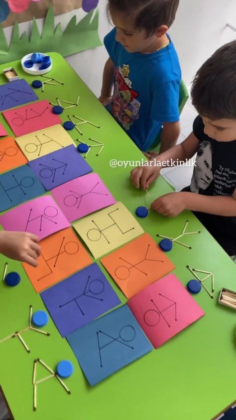 By using sticks and plastic bottle caps, you can do this fun matching activity. (Cc @oyunlarlaetkinlik ) What are they… | Instagram Plastic Bottle Caps, Physical Activities For Kids, Kindergarden Activities, Preschool Fine Motor, Kindergarten Learning Activities, Baby Learning Activities, Fine Motor Skills Activities, Motor Skills Activities, Preschool Art Activities