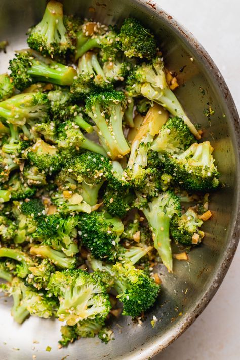 Chinese Broccoli Recipe, Best Broccoli Recipe, Sesame Recipes, Best Broccoli, Garlic Broccoli, Yummy Veggies, Fried Broccoli, Easy Broccoli, Broccoli Stir Fry