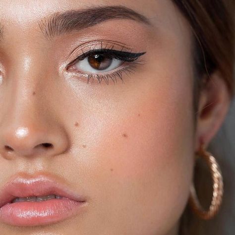 11 Dew Products That Will Make Your Skin Glow This Summer Silvester Make Up, Summer Wedding Makeup, Permanente Make-up, Ideas De Maquillaje Natural, Video Makeup, Perfect Cat Eye, Makeup Tip, Glow Skin, Dewy Skin