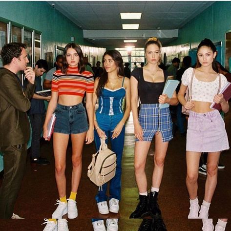 Look 80s, Charlotte Lawrence, High School Fashion, High School Outfits, Vintage Blog, High School Outfit, Look Retro, Outfit 90s, E Boy