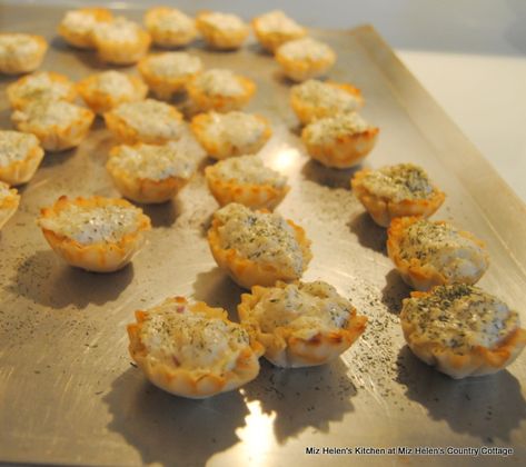 Crab Phyllo Cups Party Appetizers, Mini Crab Quiche Recipes, Pastry Cup Recipes, Crab Hors D’oeuvres, Crab Bites Appetizers, Crab Tartlets, Crab Tarts, Crab Starter, Crab Appetizer Recipes