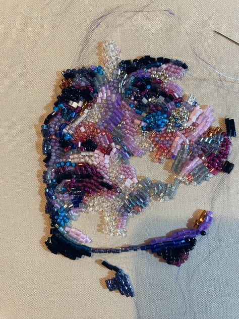 Beaded Portrait Art, Crochet Textile Art, Beading On Canvas, Bead Embroidery Clothing, Beads Clothes Embroidery, Beading Embroidery On Fabric, Portrait Textiles, How To Embroider Beads, Beading Aesthetic